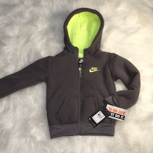 BNWT BOYS SIZE 4 GREY AND LIME GREEN NIKE HOODIE